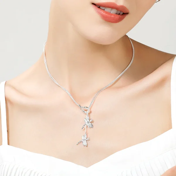 collier argenté libellule