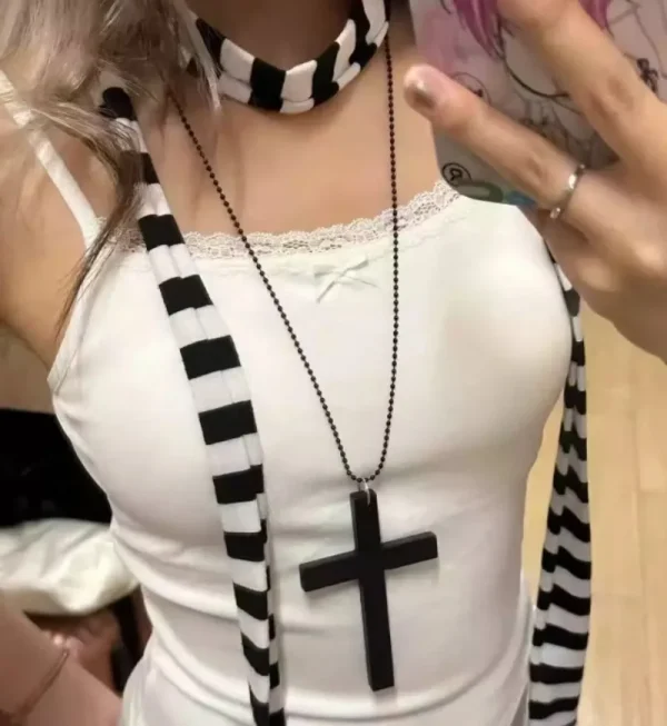 collier long pendentif bois