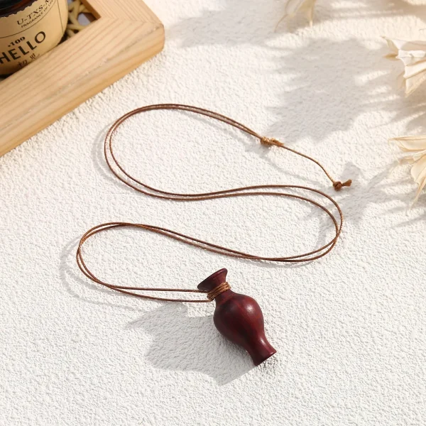 mon collier femme en bois