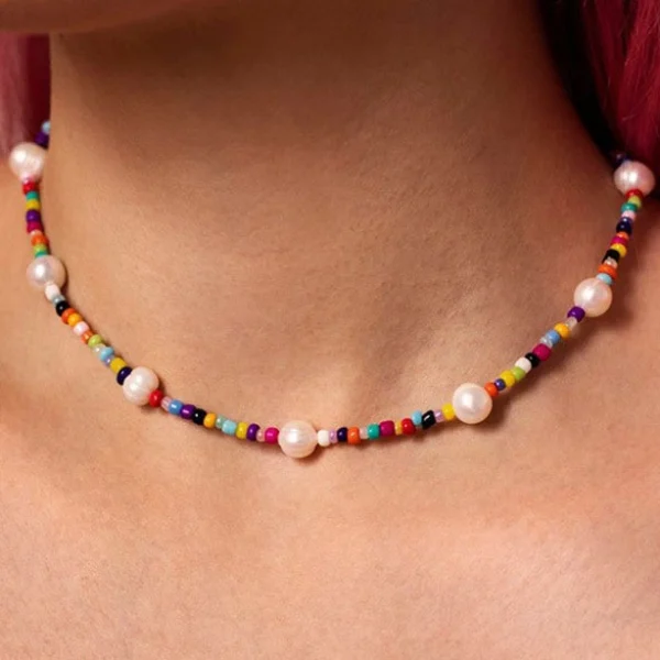 mon collier femme avec perles colorées