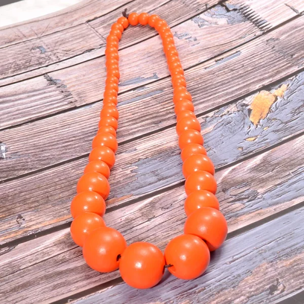 collier perles colorées bois