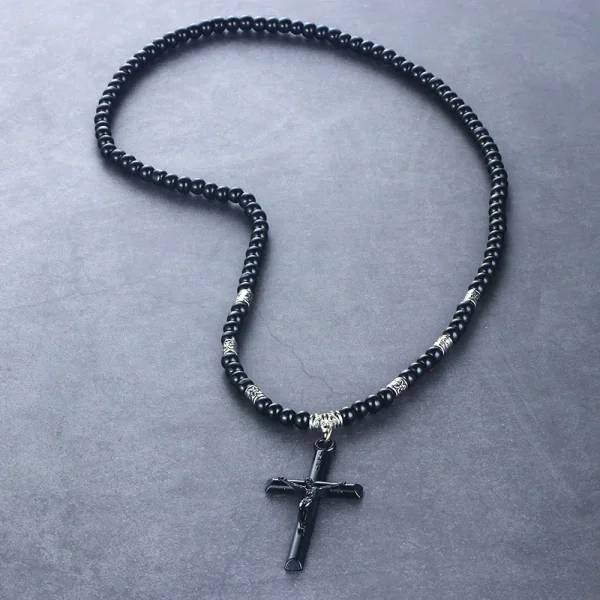 collier bois élégant avec perles noires