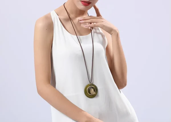 collier long pendentif ethnique