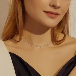 Bijou en alliage et perles